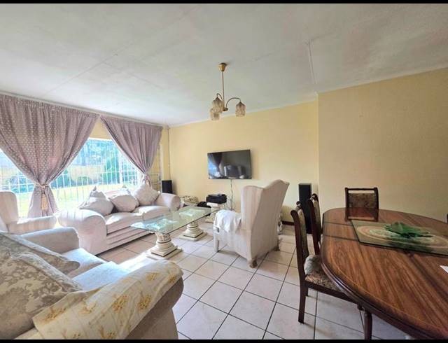 3 BEDROOM HOUSE FOR SALE IN DAWN PARK